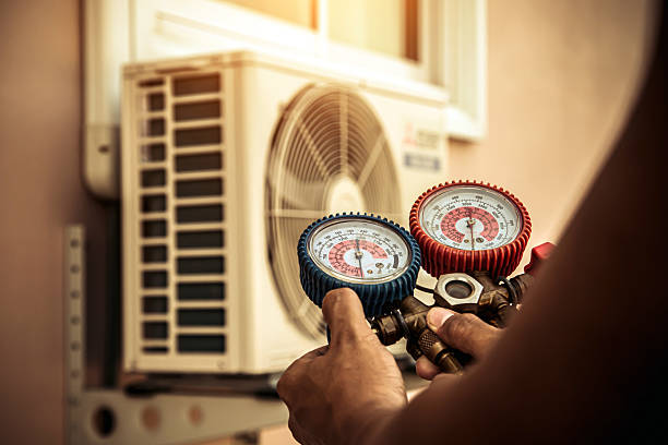 Professional Hvac technician working in Coloma, MI